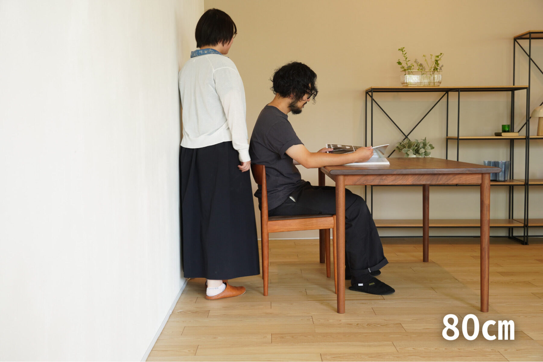 ダイニングテーブル　壁　寸法