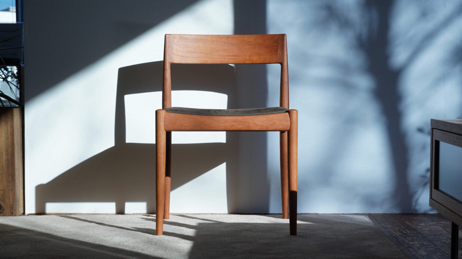 ユニシニア　宮崎椅子