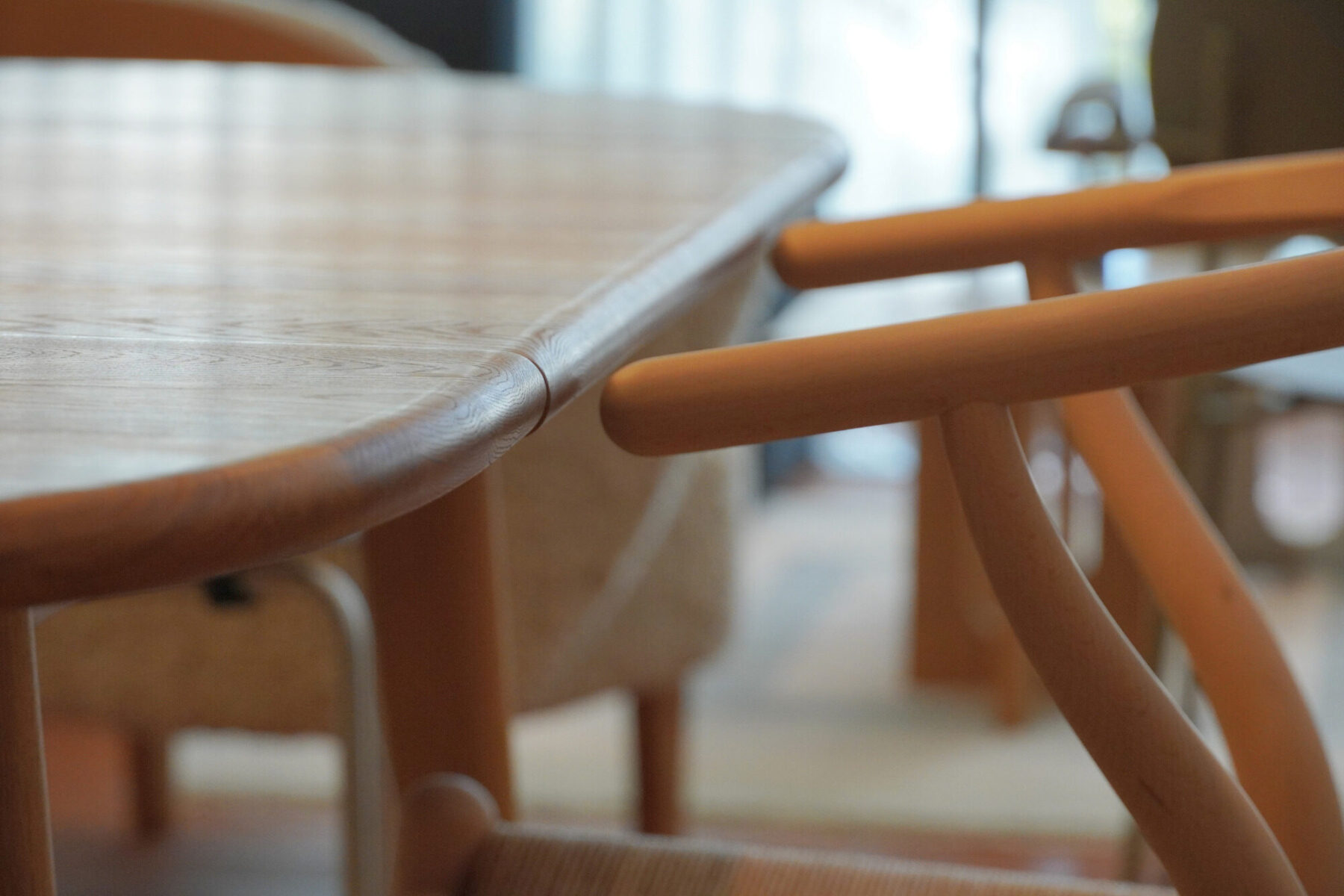 Yチェア 肘 当たる