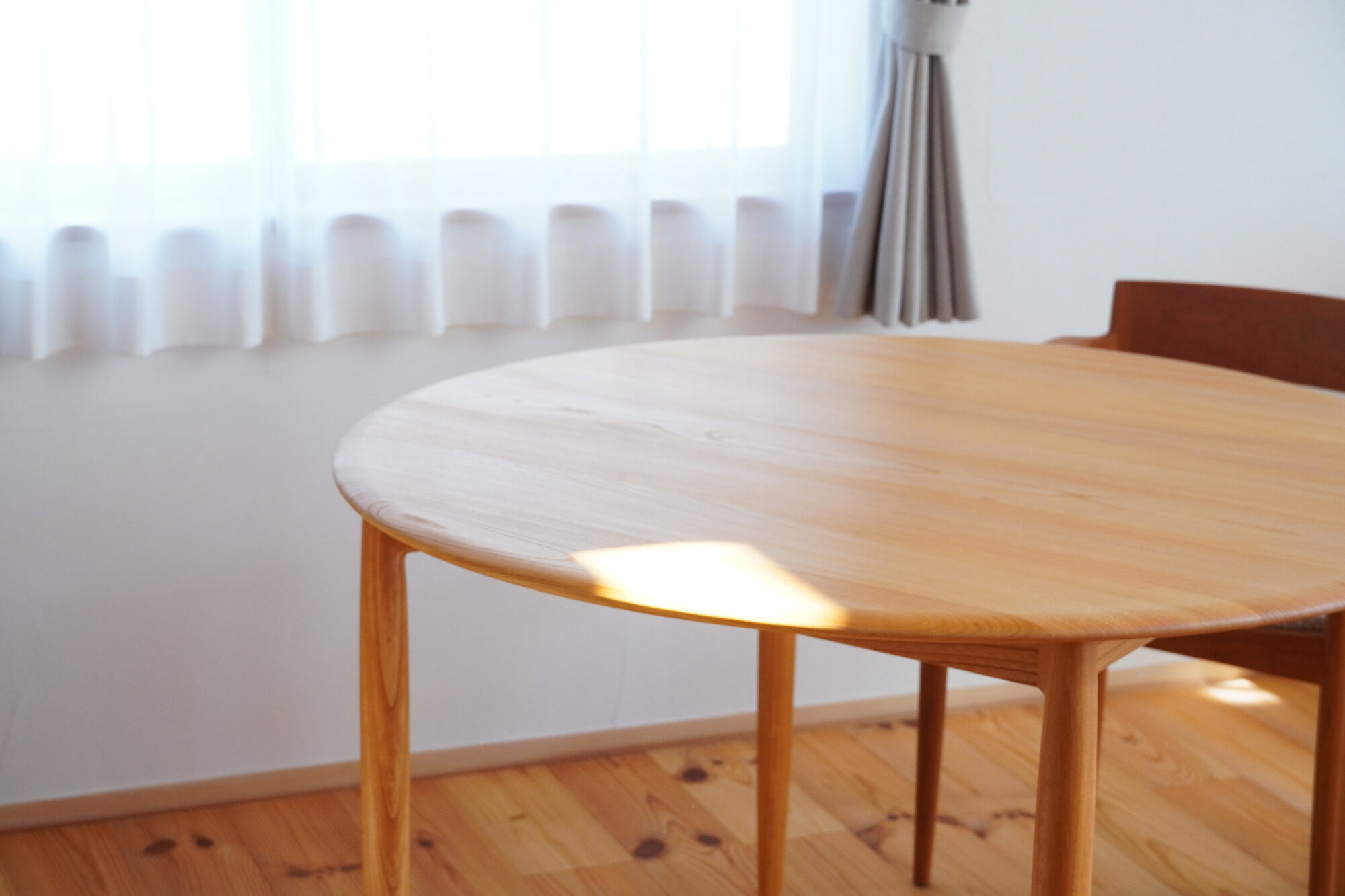 ユニバースダイニングテーブル