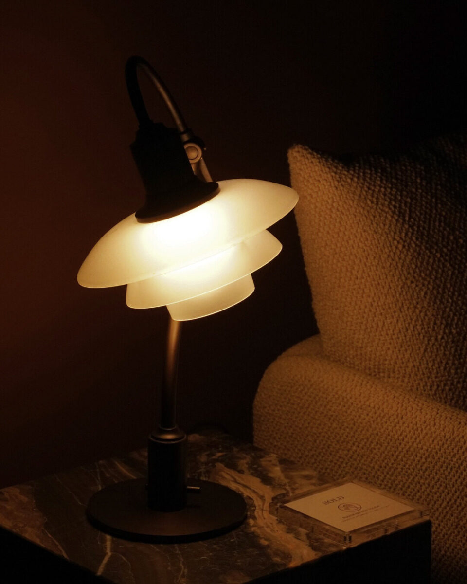 ルイスポールセン　テーブルランプ