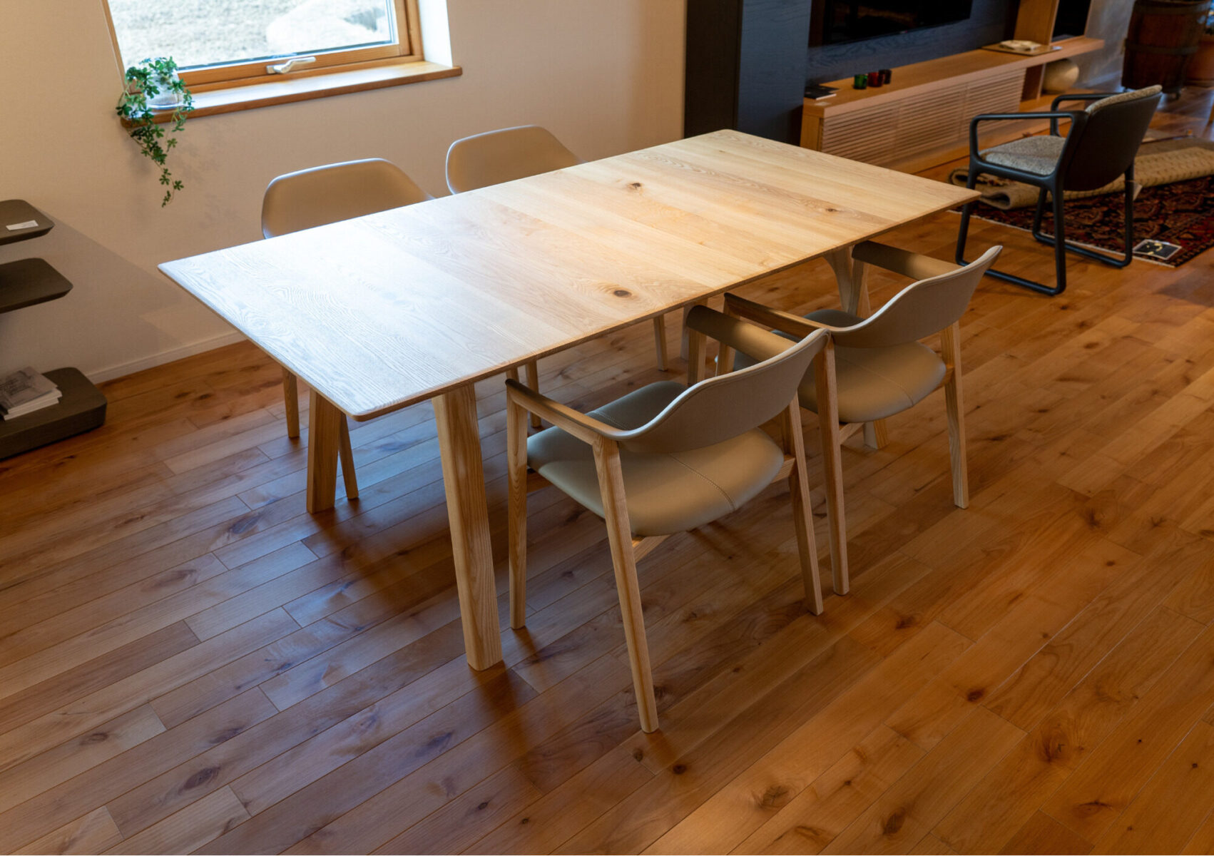 ダイニングテーブル　ダイニングチェア　木