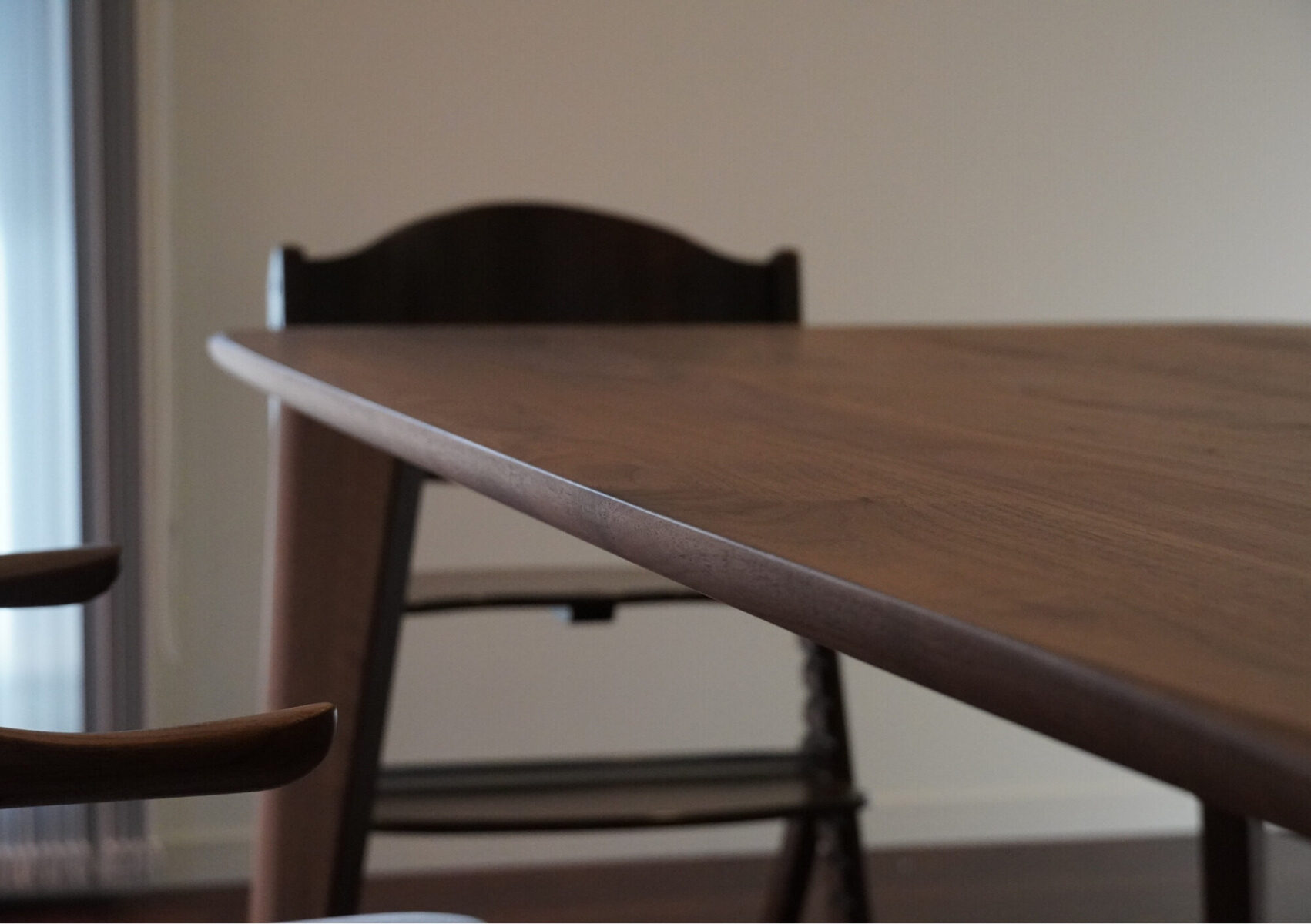 ウォルナット 無垢材 ダイニングテーブル 天板アップ