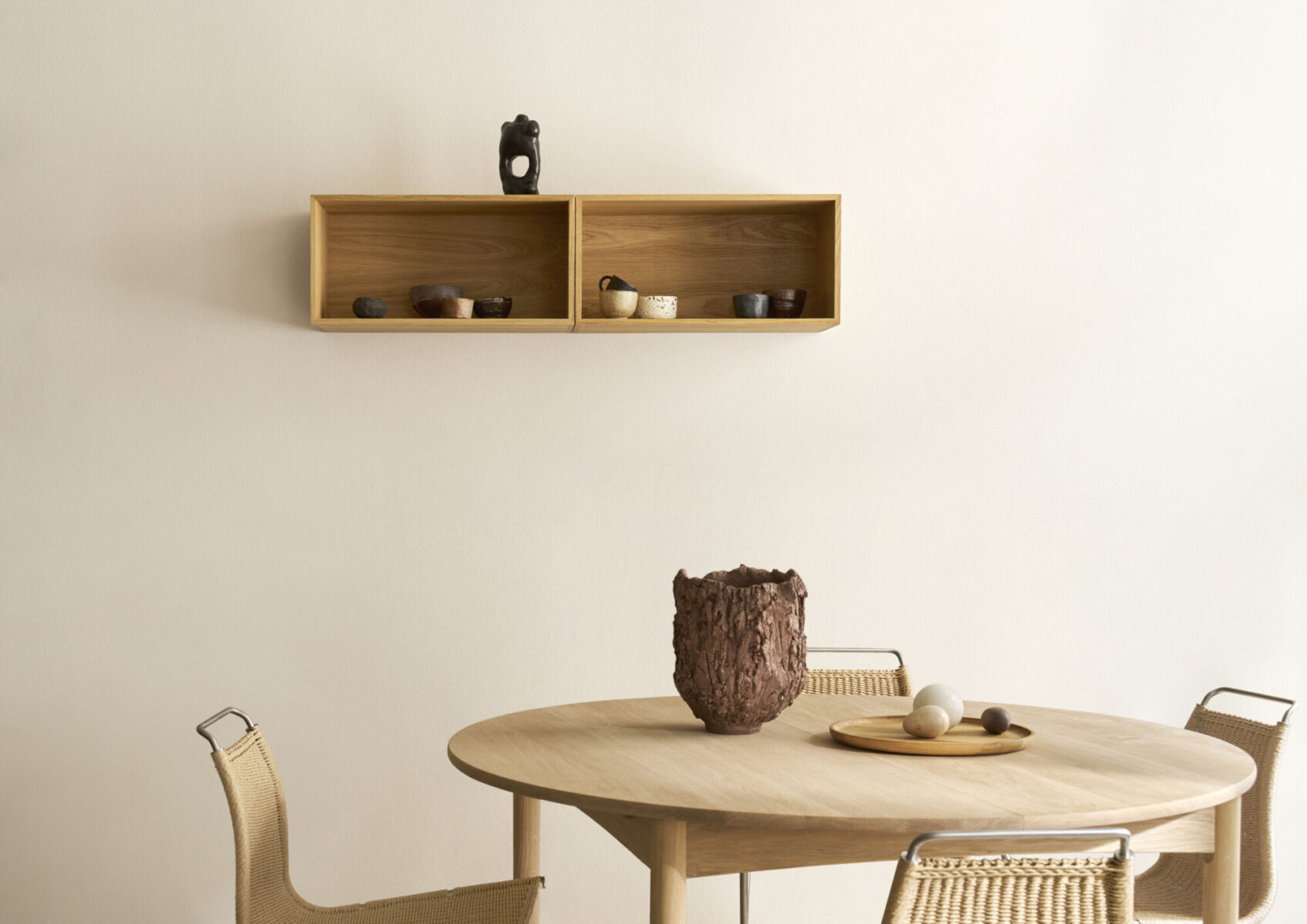 CARL HANSEN & SØN 正規取扱店「塩田家具リヴリア」が2026年春キャンペーンを開催。ダイニングチェア2脚以上でテーブル20%OFF、ソファ＋コーヒーテーブルでソファ20%OFF。長野・上田・軽井沢エリアで北欧家具をご検討の方はぜひご相談ください。