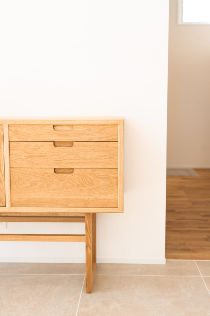 和モダン空間に映える 天然木サイドボード 松井木工