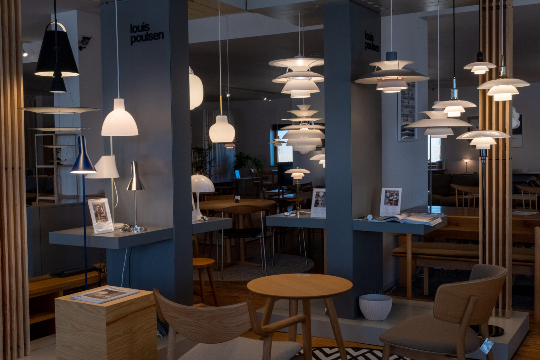 塩田家具 ルイスポールセン 展示 写真