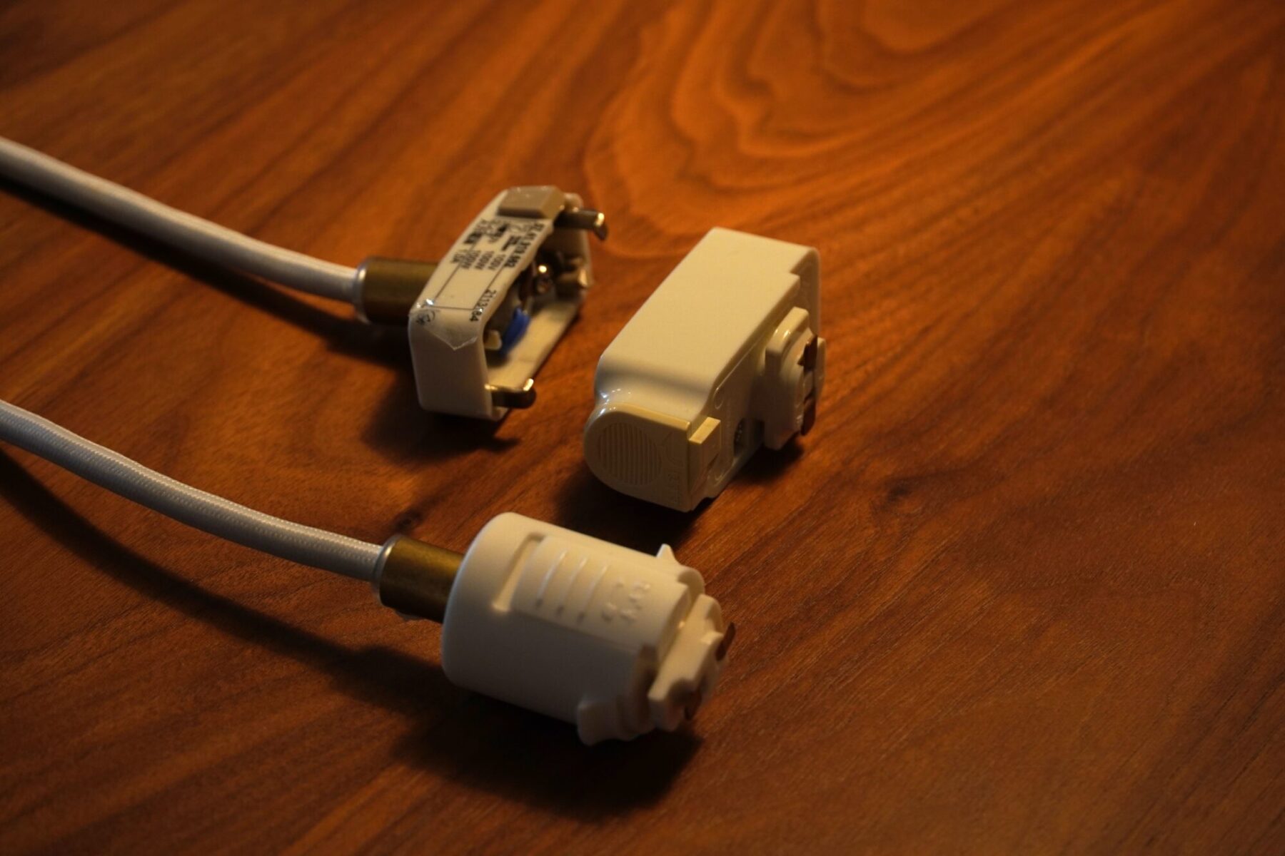 ペンダントライト　つけ方　根本