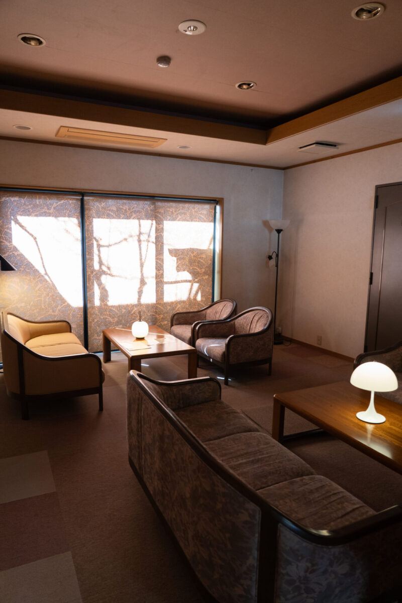 鹿教湯温泉 塩田家具 写真