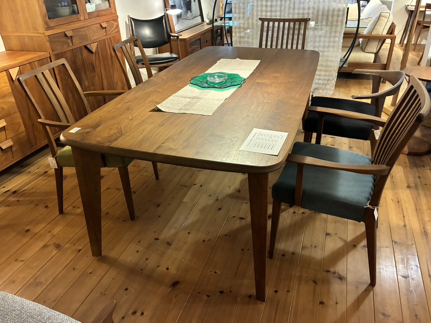ダイニングテーブルの展示現品
