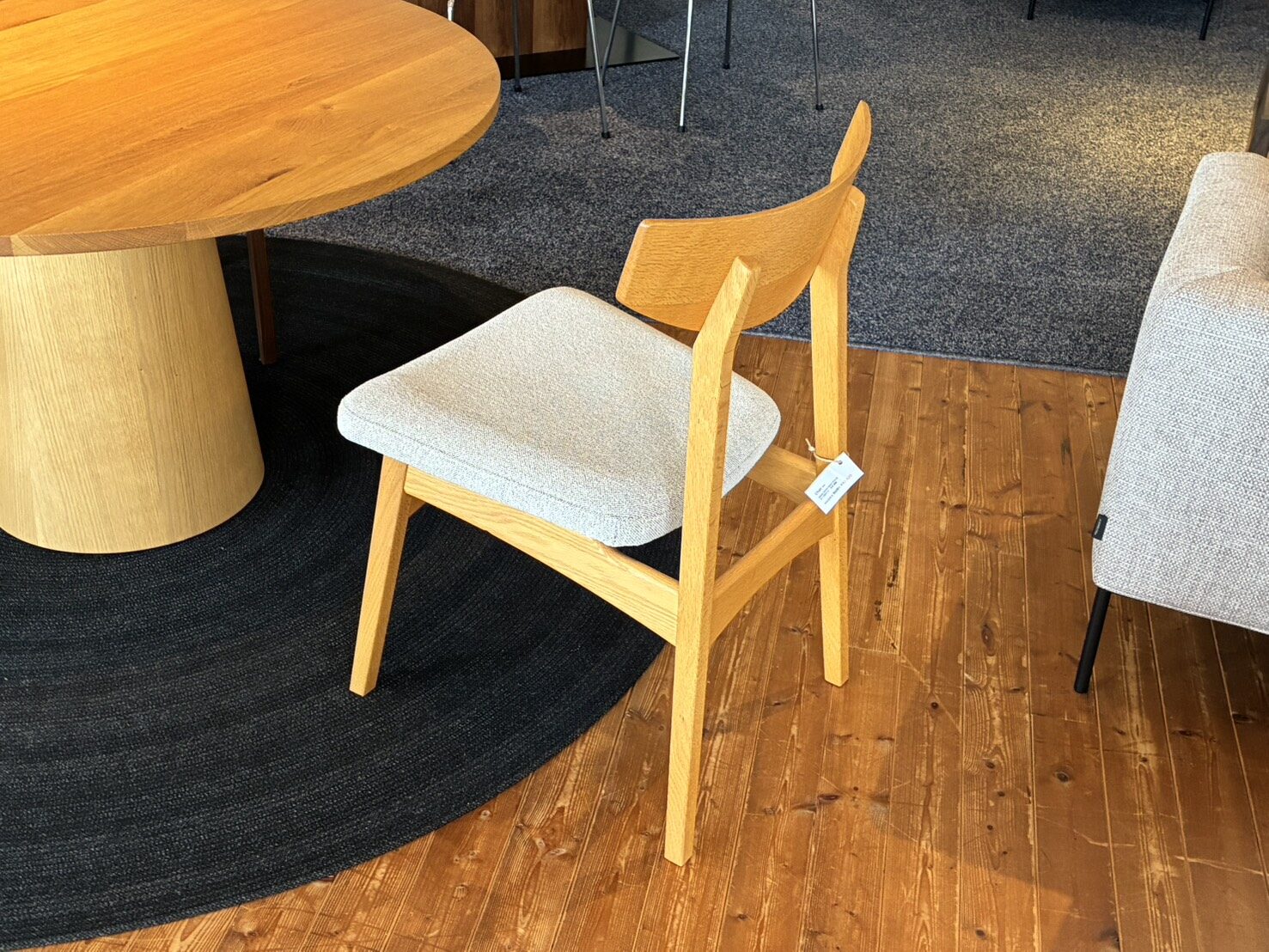 ダイニングチェアの展示現品
