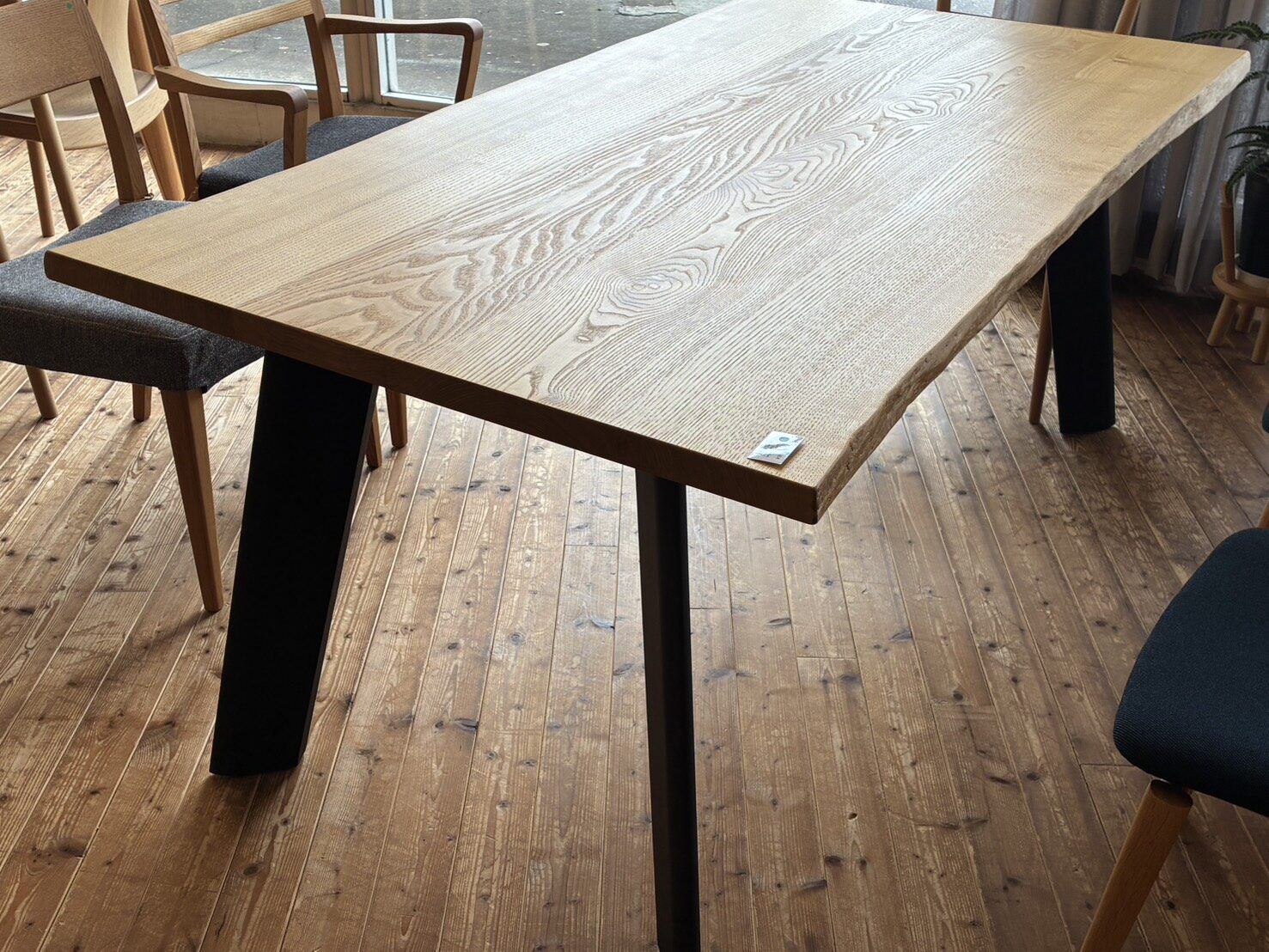 ダイニングテーブルの展示現品