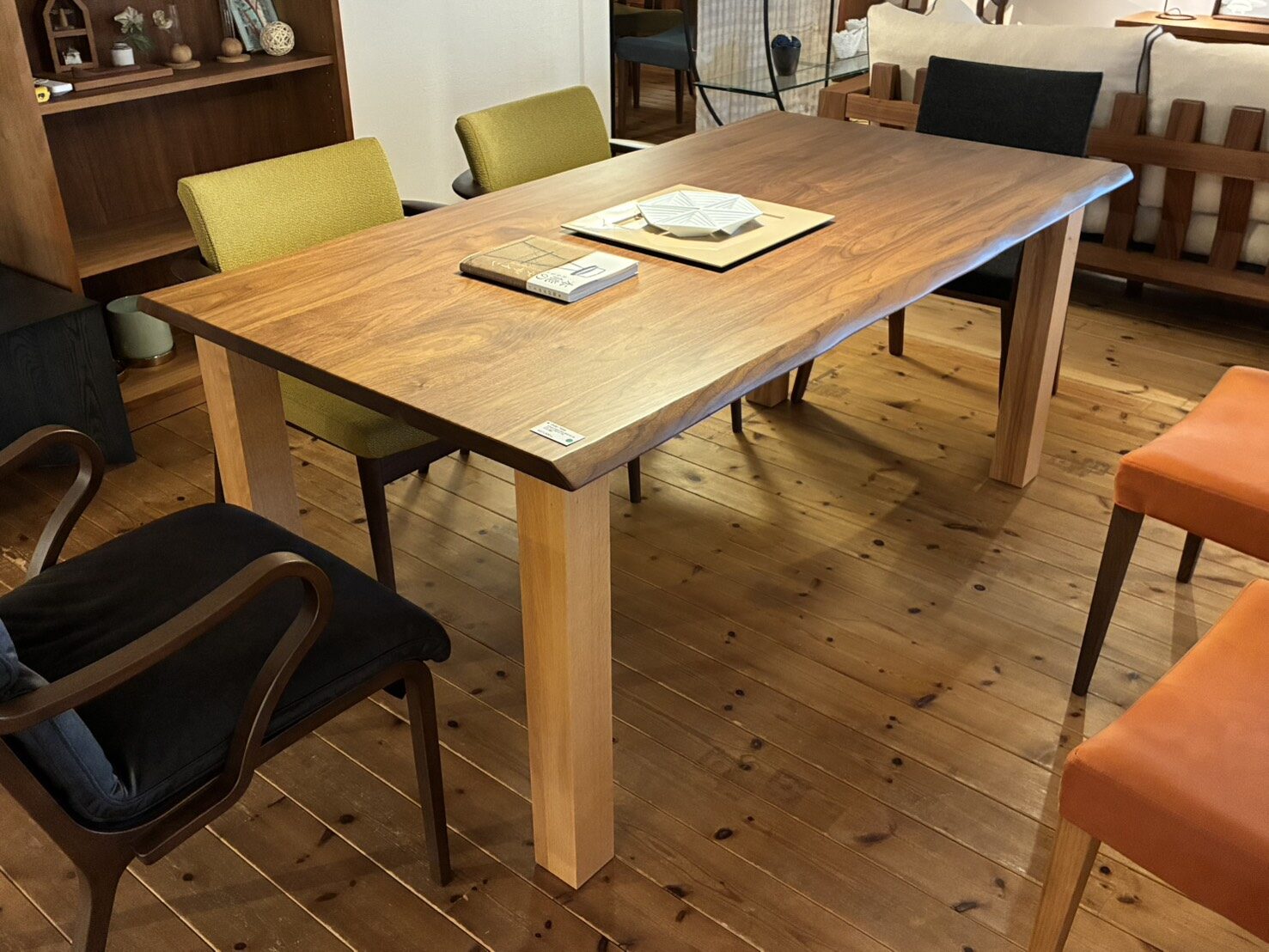 ダイニングテーブルの展示現品