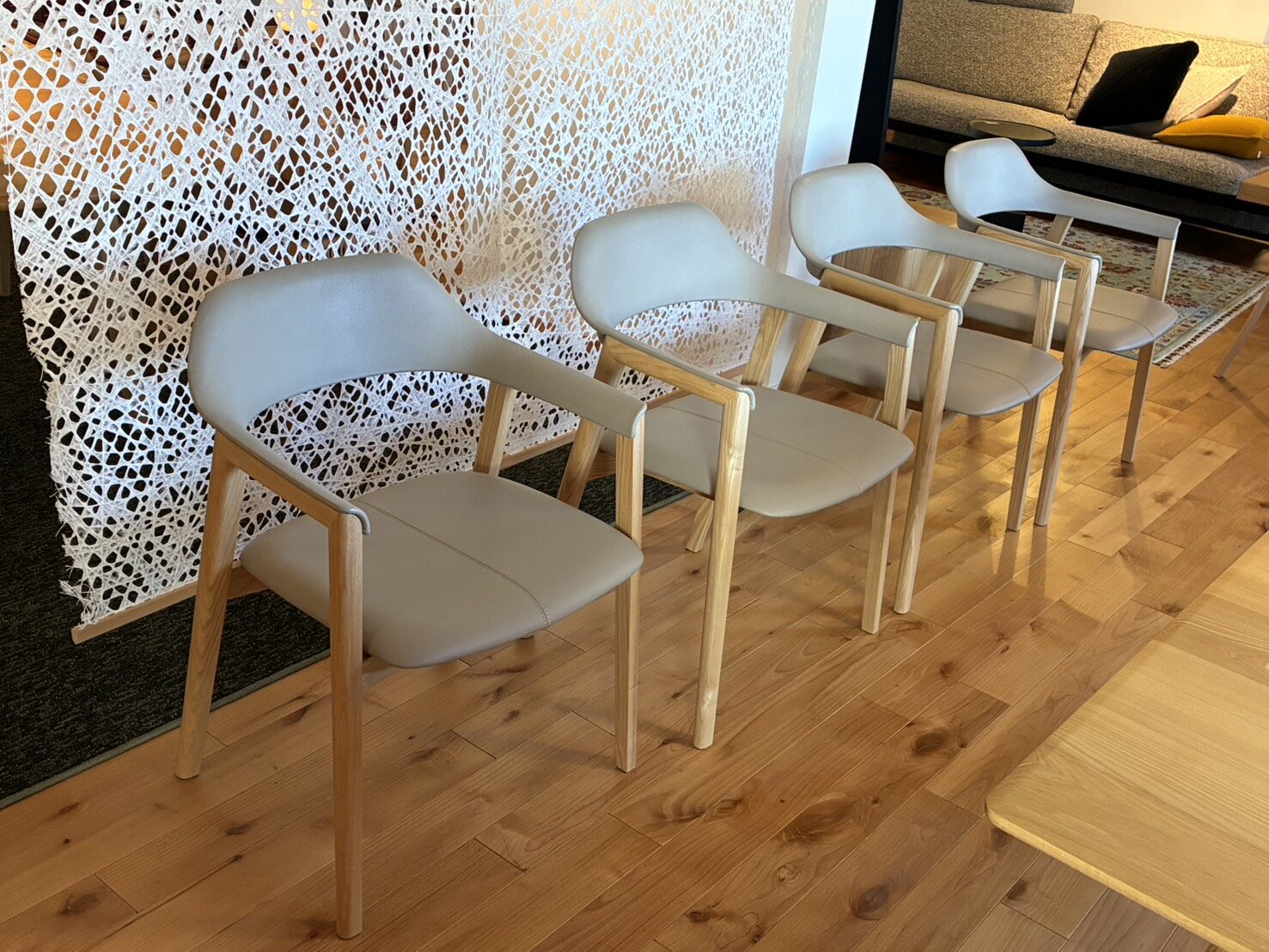 TEN チェア　4脚セットの展示現品